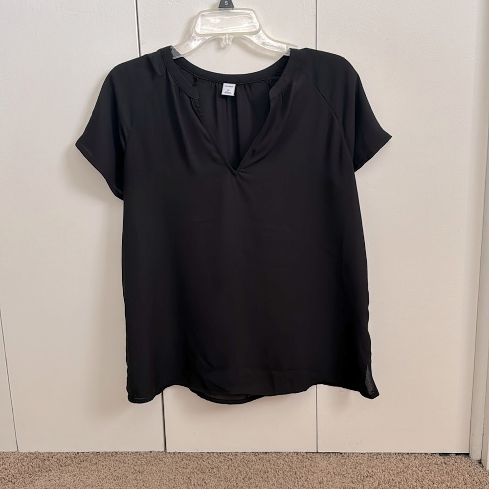 Old Navy v-neck black blouse
